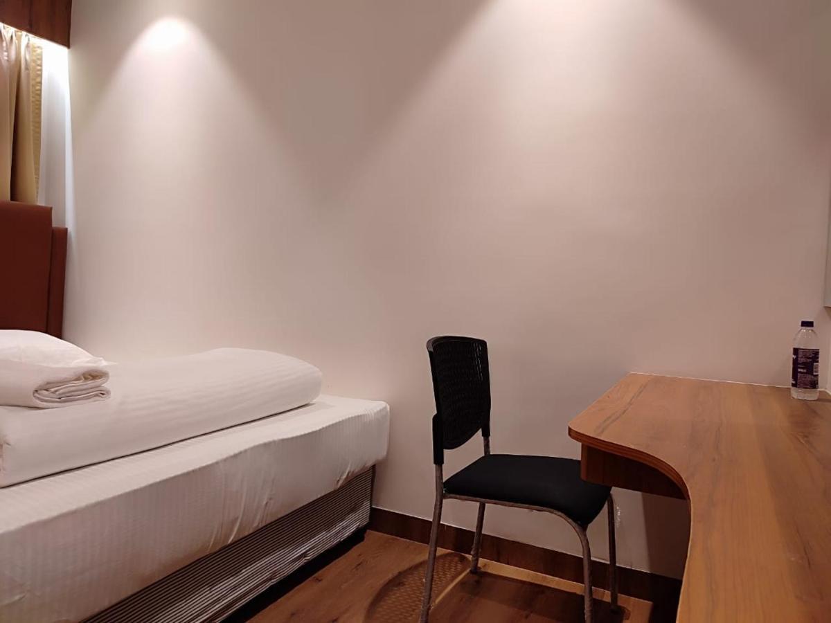 Staymaker Hotel Mohan Palace Baharampur Εξωτερικό φωτογραφία